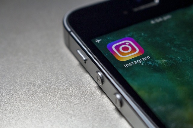 Instagram v mobilu